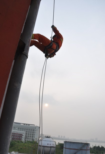 揭秘湖北消防铁军训练 12分钟完成4个项目训练