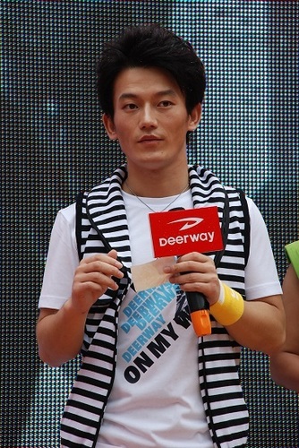 中国跑酷第一人杜易泽来汉 疾走在极限世界(图