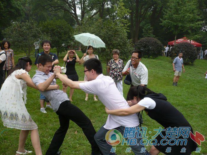 数千单身男女相聚武汉东湖 七夕 佳节寻姻缘_