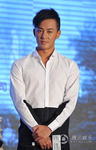 组图: 白蛇传说 曝激情戏 林峰用力猛扭伤脖子_