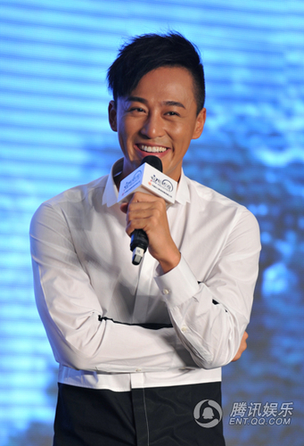 组图: 白蛇传说 曝激情戏 林峰用力猛扭伤脖子_