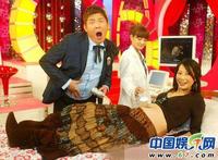 组图:小S上演挤奶龙爪手 明星惨遭恶心整蛊