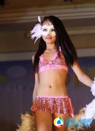 谁让小学生穿比基尼走秀