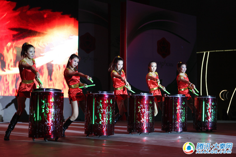 鼓<em>无双</em>打击<em>乐团</em>更是在舞台上彻底展现出声