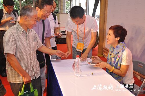 京剧“混搭”交响乐 京剧名伶史依弘亮相书展_新闻_腾讯网