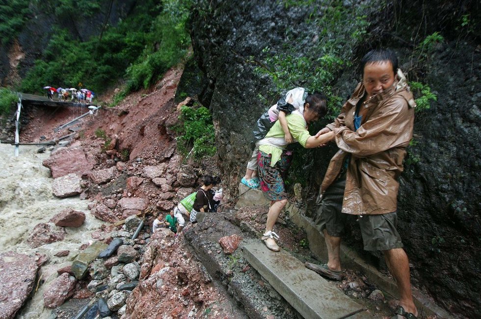 14913--四川多地发生山洪泥石流