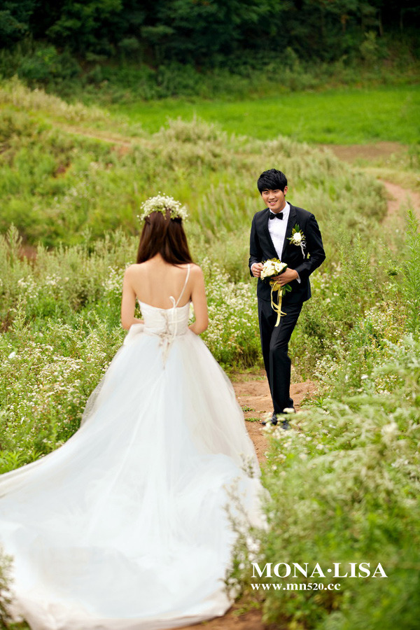 旅游婚纱照受宠 蒙娜丽莎秦岭故事婚纱照