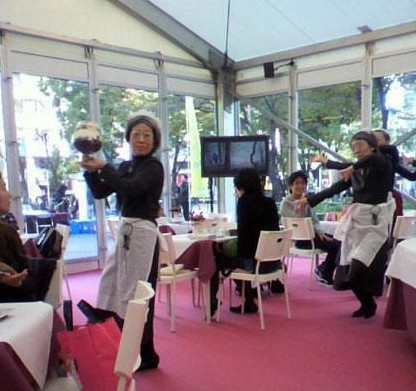 日本现新潮老奶奶<em>女仆</em>餐厅_腾讯大秦网