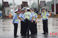 组图：南京警方成功处置一起过境客车劫持案