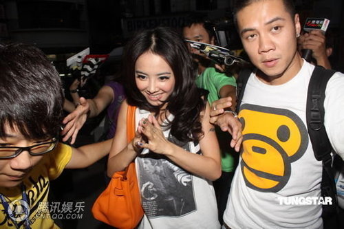 蔡依林31岁生日扮神奇女侠 男友锦荣未现身(图