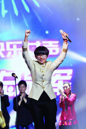 何炅一年赚多少钱_昵图图片网