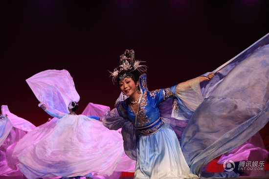 组图:《四美图》火爆上演 李玉刚引猜词风-组