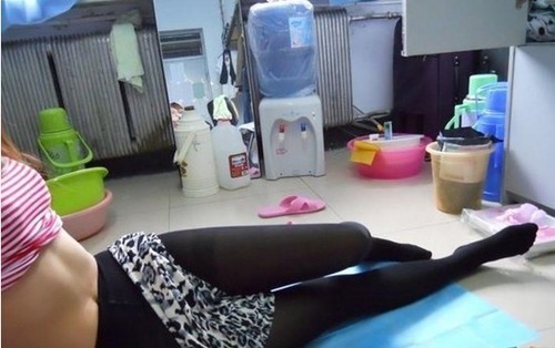 90后女大学生宿舍私密自拍 图_教育频道_今日