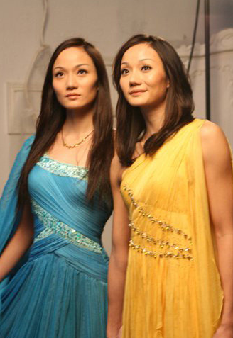 组图:花游<em>姐妹</em>花登台《<em>天天向上</em>》 挑战汪涵_