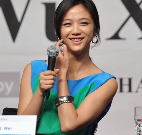 <em>韩国女星穿着</em>太猛 把袁莉丁字裤都比下去了_腾