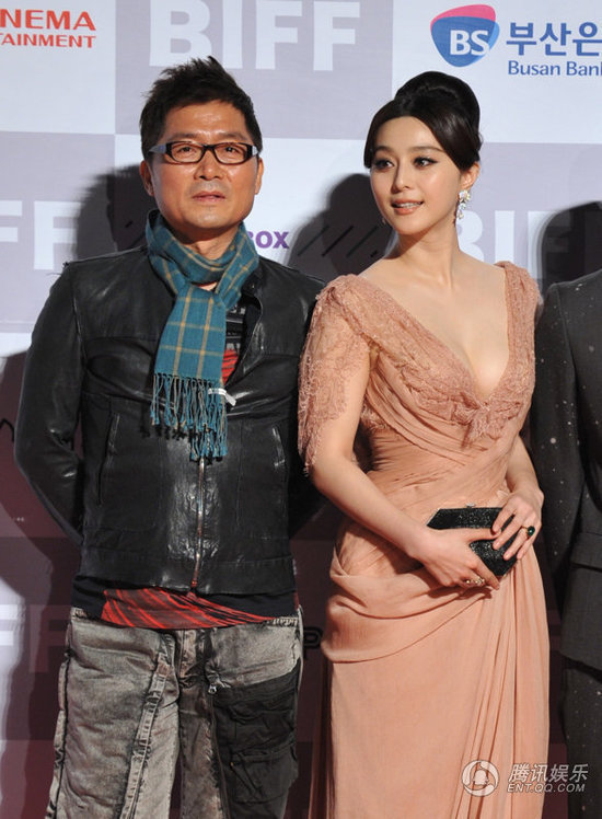 <em>韩国女星穿着</em>太猛 把袁莉丁字裤都比下去了_腾