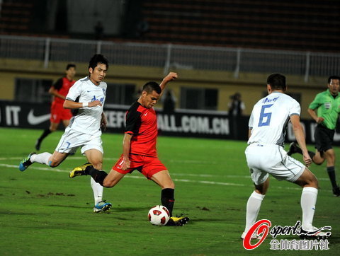 组图:南昌主场0-0平天津 王新欣远射失绝杀-组