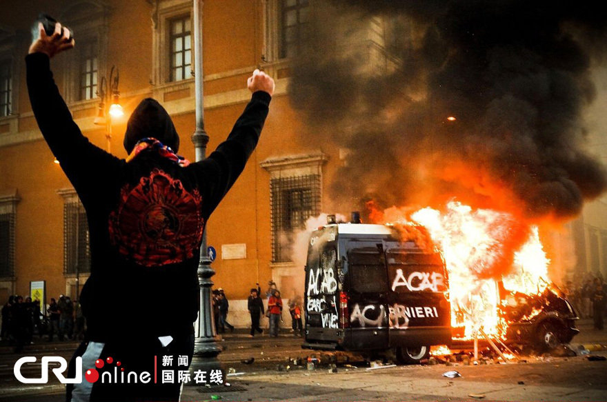 1970经济危机_...威活动抗议金融危机 酿冲突70人伤