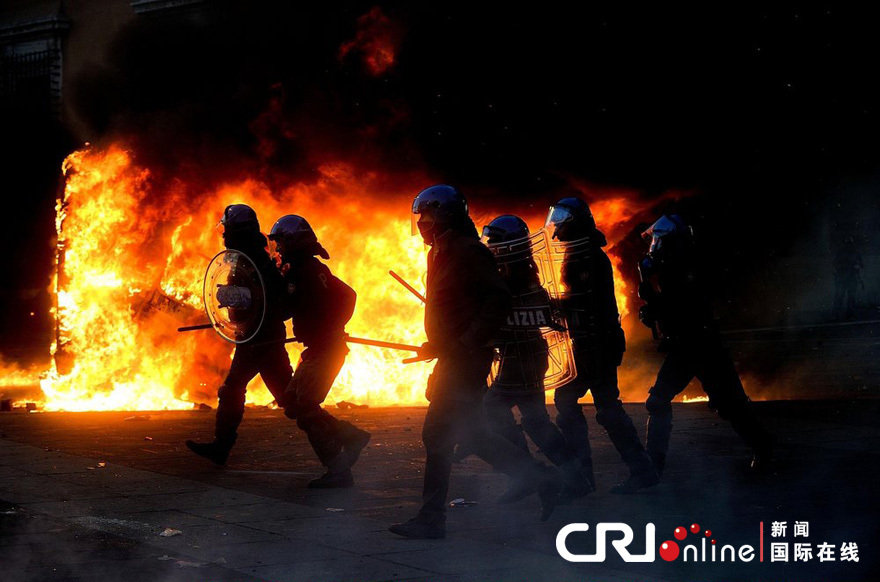 1970经济危机_...威活动抗议金融危机 酿冲突70人伤