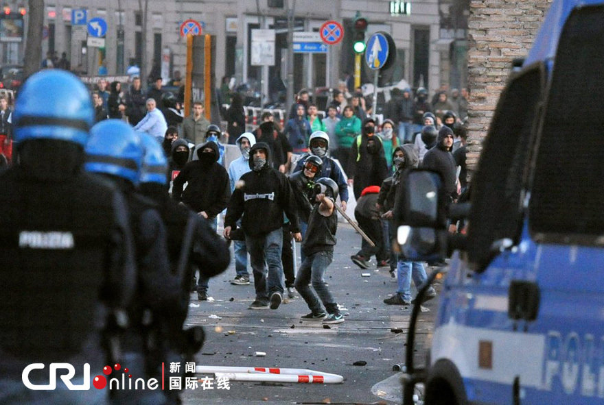 1970经济危机_...威活动抗议金融危机 酿冲突70人伤