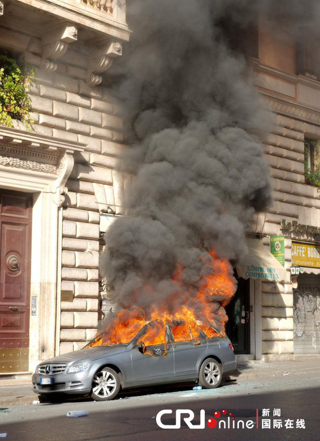 1970经济危机_...威活动抗议金融危机 酿冲突70人伤