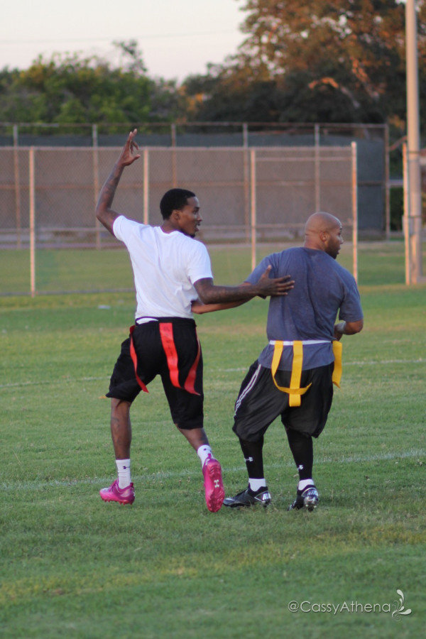 组图:詹宁斯橄榄球场秀技术 豪言挑战詹姆斯