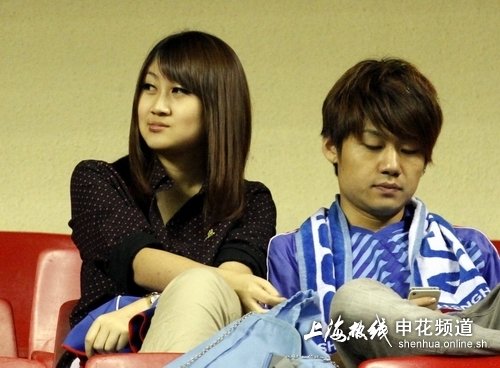 女惊艳助威申花 眉宇间神似高圆圆-黑丝,<em>丝袜</em>,