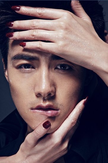 组图:马天宇MV扮女人 上演限制级三角恋引议_