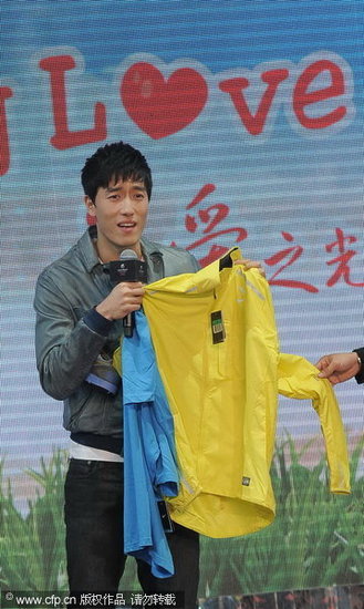 刘翔出席a飞车搭讪飞车v飞车衫拍出32万(图)_qq美女k2轮滑鞋哪个好图片