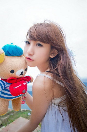  陈冠希16岁嫩模 女友私房写真 大秀白嫩长腿_女