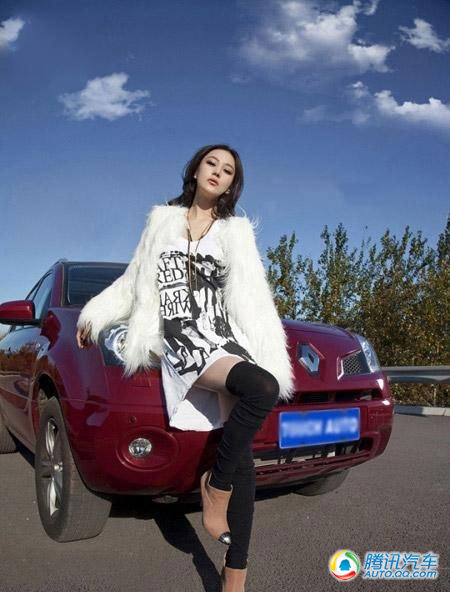组图:当红嫩模张馨予清新时尚豪车靓照