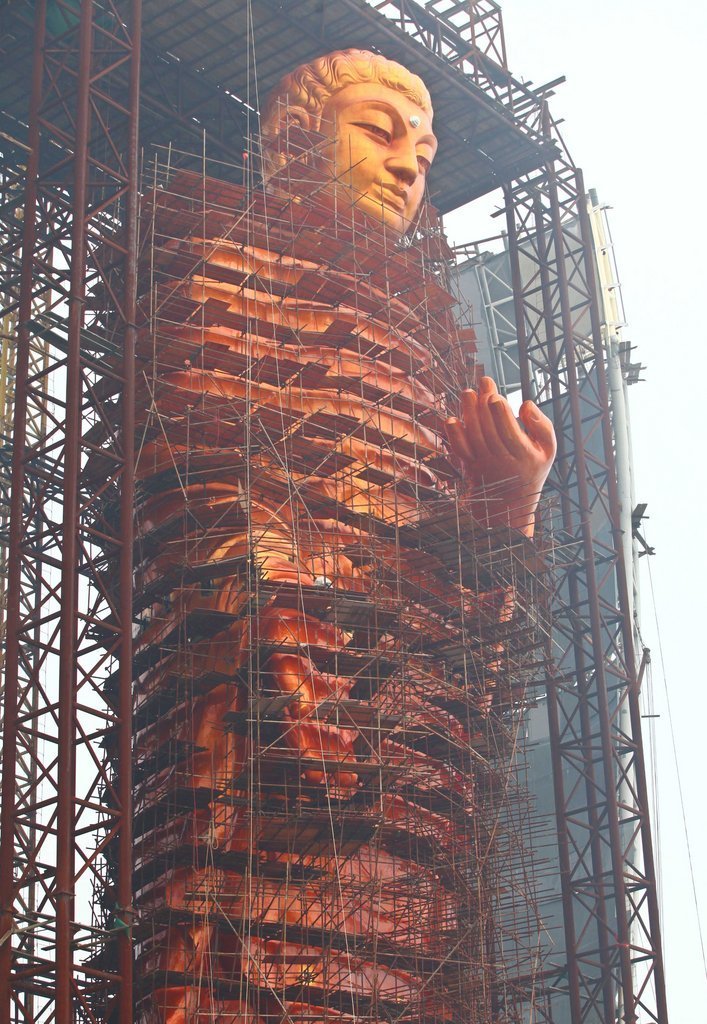 江西東林寺48米高阿彌陀佛像完成安裝