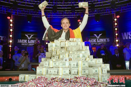 扑克世锦赛 德国小伙夺冠赢872万美元