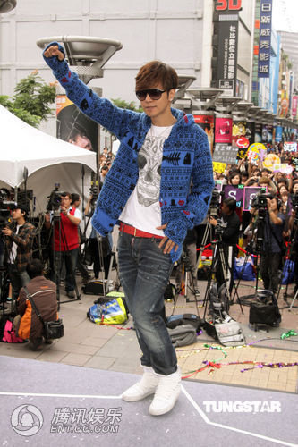 周扬青罗志祥_罗志祥一年收入多少