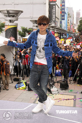 周扬青罗志祥_罗志祥一年收入多少