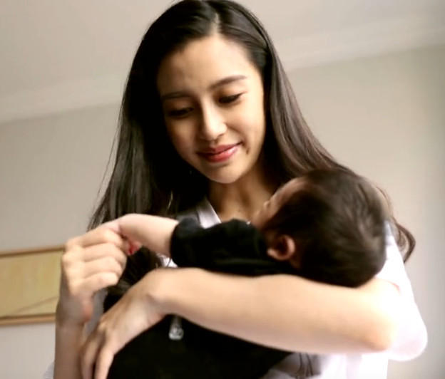 baby坦言当妈后"学乖了":我怕儿子被整