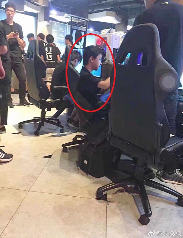 网友曝光lol走a怪庐山真面目:竟是一个萌正太