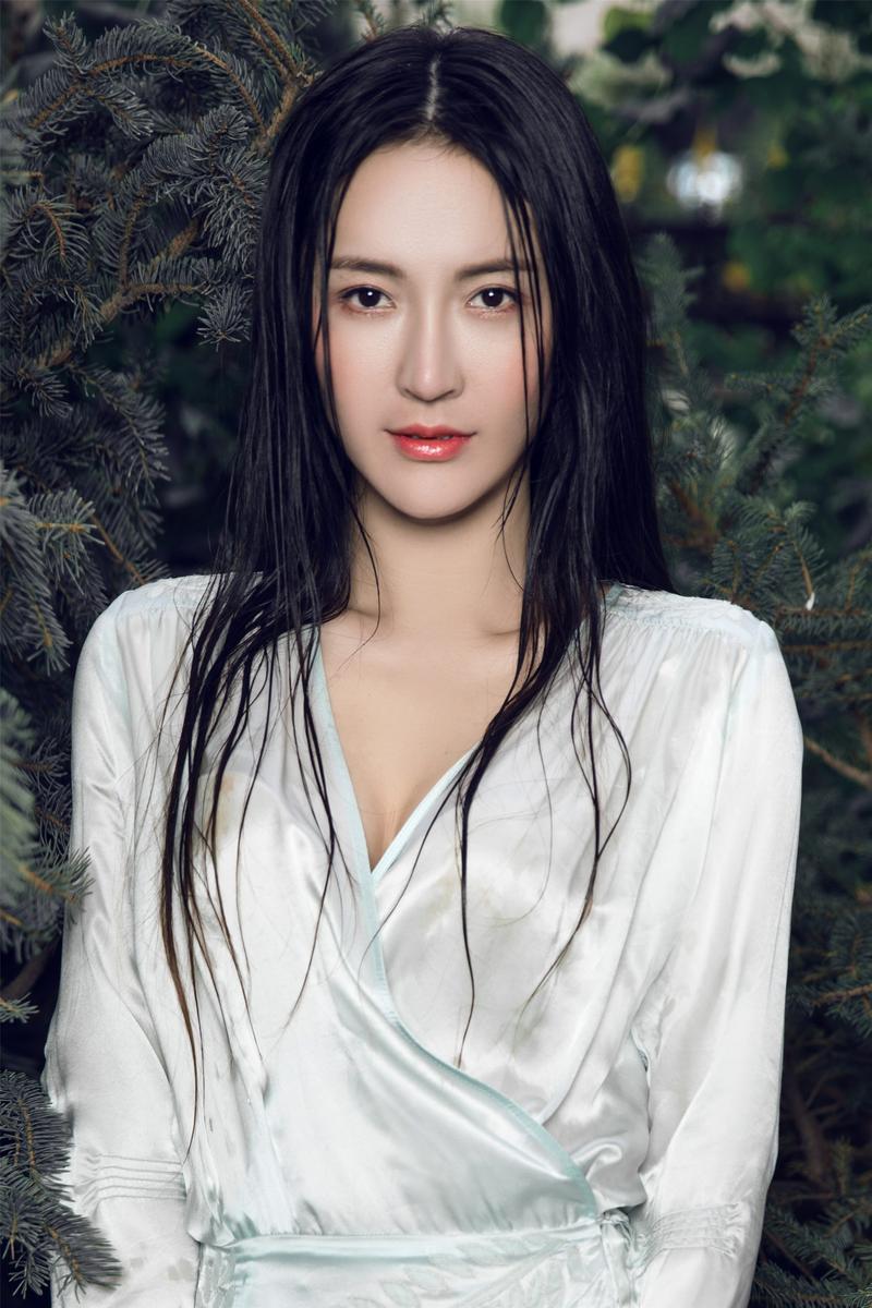 高清:孙晶晶时尚大片曝光 成熟抚媚气质动人