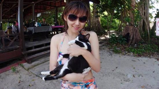 小苍晒圣诞福利照 粉丝:腿长1米8