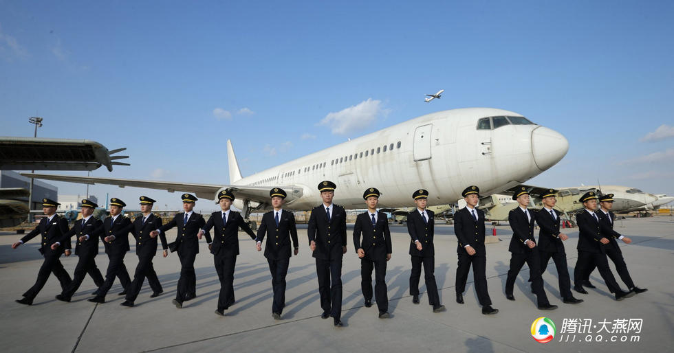 中国民航大学飞行学员新制服亮相