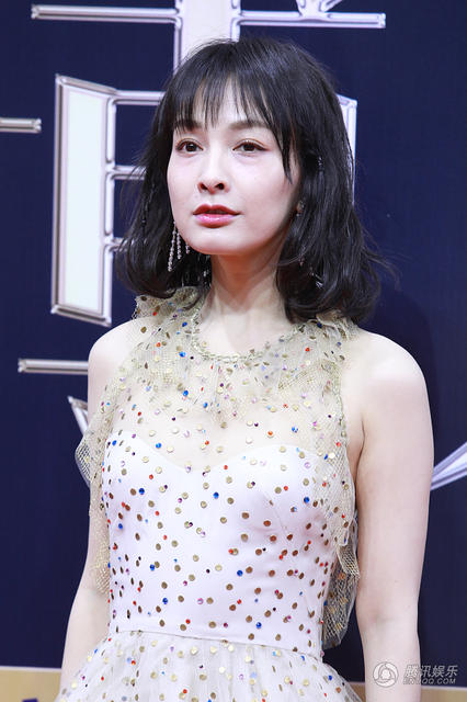 吴昕穿仙女裙现身红毯.吴昕红毯凹造型.吴昕在红毯接受采访.