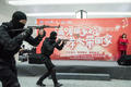 杭州东站春运首日 铁警现场进行枪支战术演练