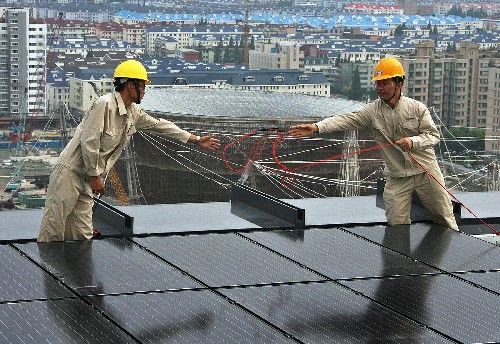组图:中国馆顶层安装太阳能电池板_滚动
