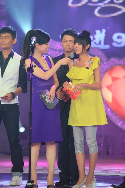 组图:段奕宏陆毅安以轩群星联袂唱世博歌曲_滚