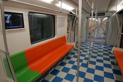 上海7号线试乘体验:站站都有上下扶梯和公厕_