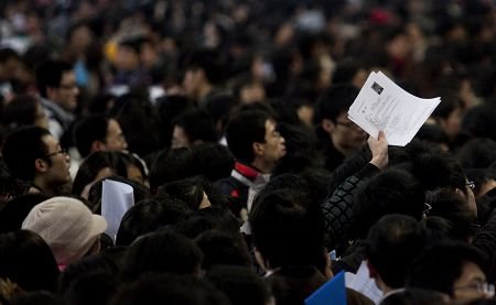 国企外企上海高校放量招聘 学生多数不问薪酬