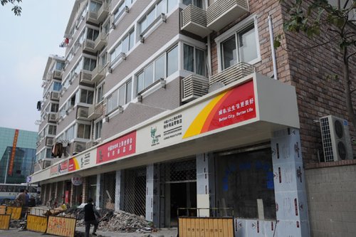 全国知名网媒上海世博行 浦东渐渐走近世博会