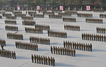 探秘世博<em>女兵训练</em>基地女兵不哭成流行语_世