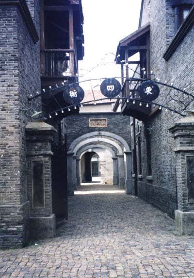 上海<em>睡衣</em>之争:城市风情<em>还是</em>市民陋习?_世博