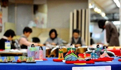 日本女儿节:艳丽人偶为女孩祈祷健康幸福